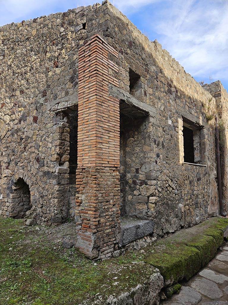 VII.3.28 Pompeii, on left. November 2024.
Looking east from VII.3.28 along front façade, with doorway to steps at VII.3.27, and window at VII.3.26.
Photo courtesy of Annette Haug.
