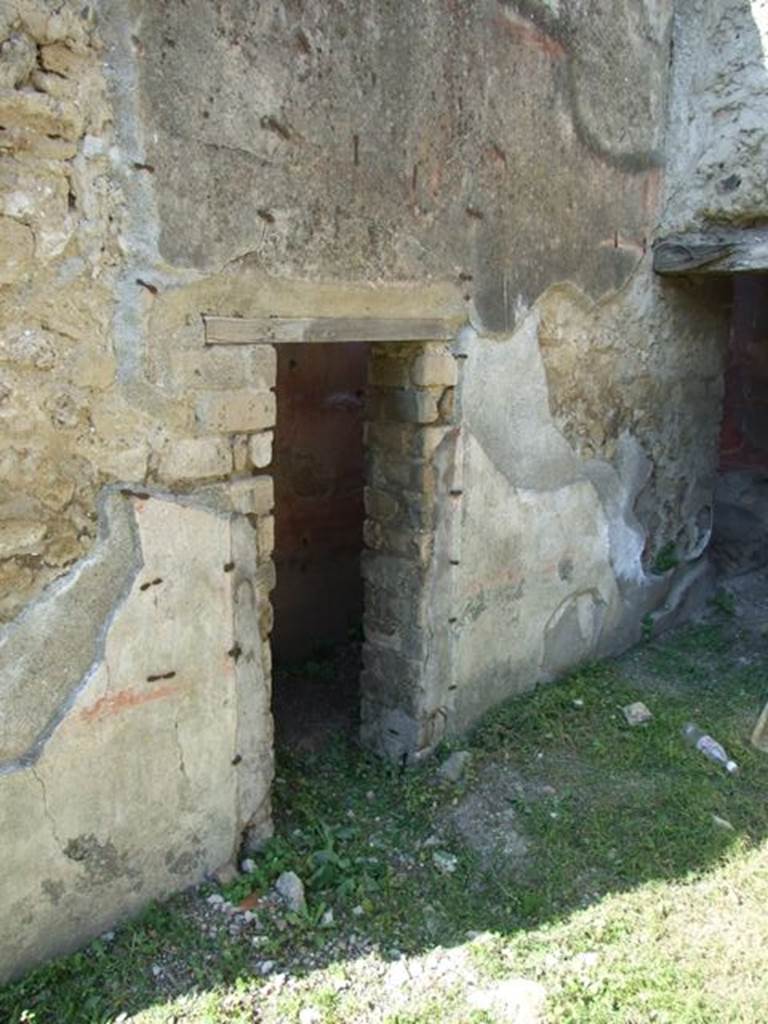 VII.3.29 Pompeii. March 2009. Doorway in west wall of Tablinum, leading to Room 7. Stairs to upper floor.