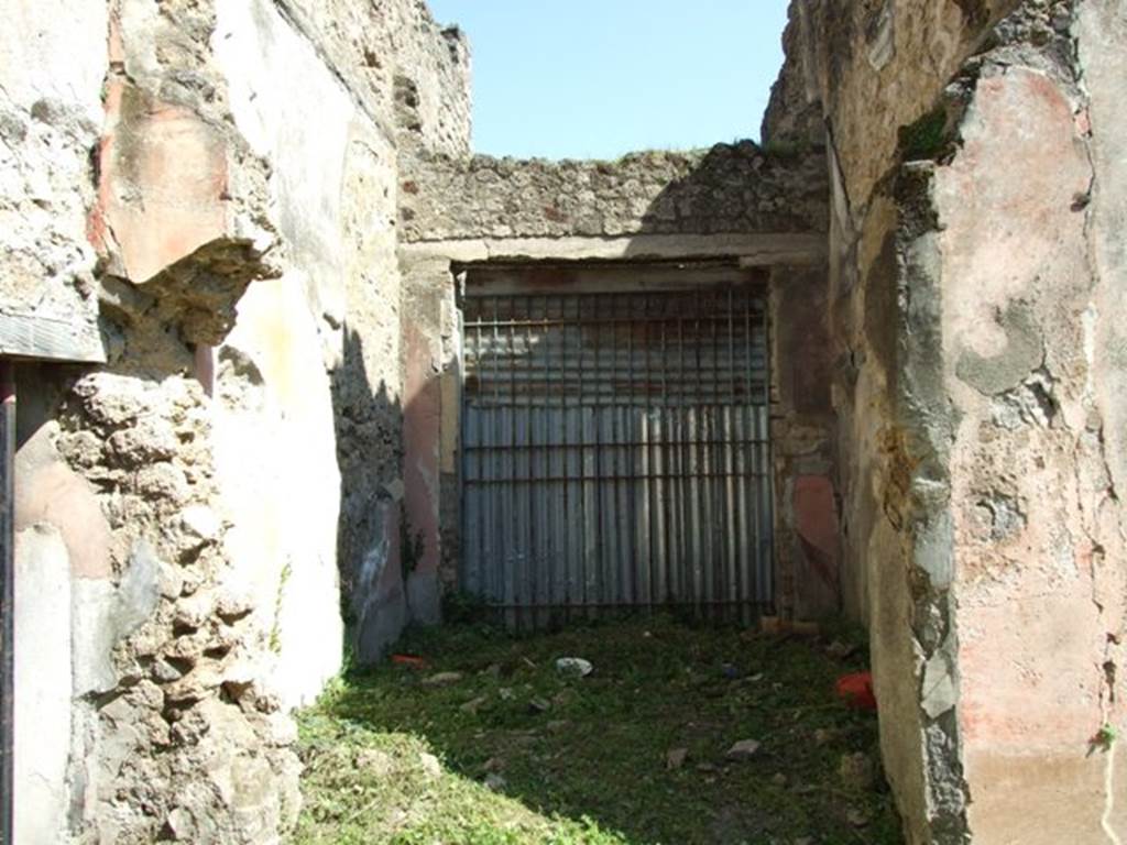 VII.3.29 Pompeii. March 2009. Room 11, room next to tablinum, west side of peristyle. The access to other rooms on the east side is blocked