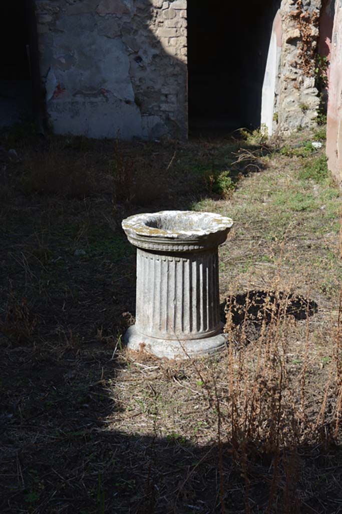 VII.3.29 Pompeii. October 2019. Room 1, puteal in atrium on edge of site of impluvium.
Foto Annette Haug, ERC Grant 681269 D�COR.
