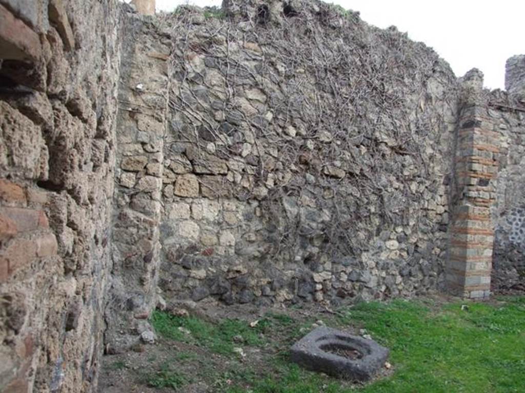 VII.3.35 Pompeii. December 2007. Looking east from entrance.