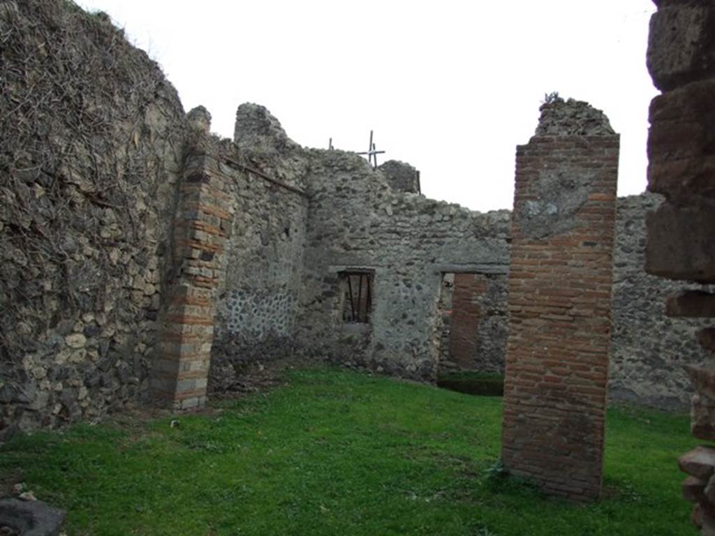 VII.3.35 Pompeii. December 2007. Looking south east across VII.3.34 to doorway of VII.3.33 on Vico del Panettiere.