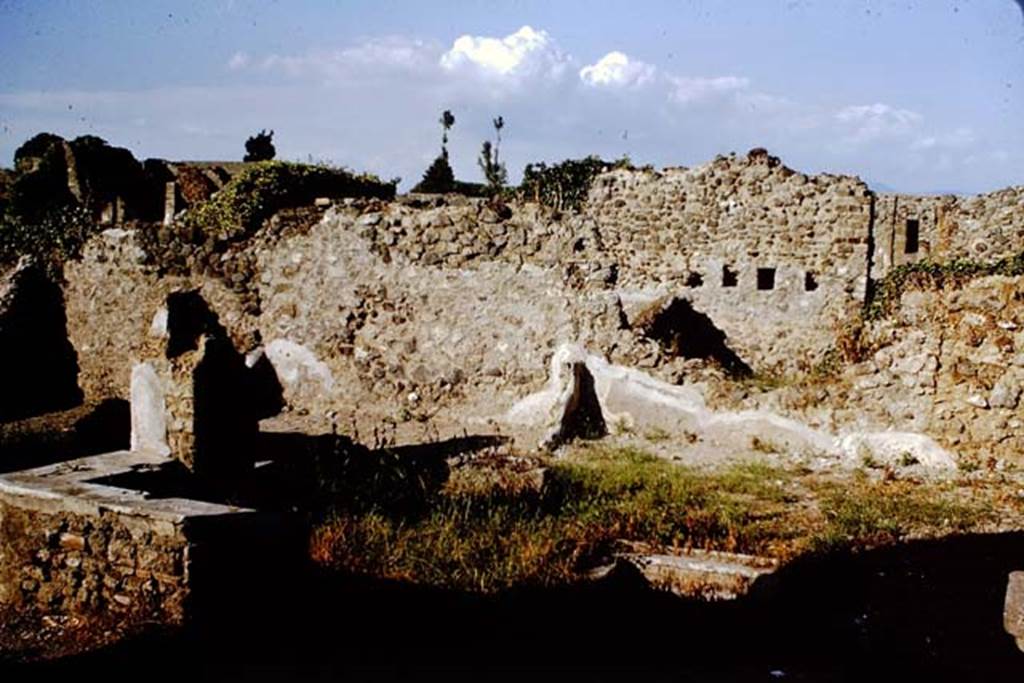 VII.3.38 Pompeii. 1968. Looking north-east across atrium. Pompeii, 1968. Photo by Stanley A. Jashemski.
Source: The Wilhelmina and Stanley A. Jashemski archive in the University of Maryland Library, Special Collections (See collection page) and made available under the Creative Commons Attribution-Non Commercial License v.4. See Licence and use details. J68f0671