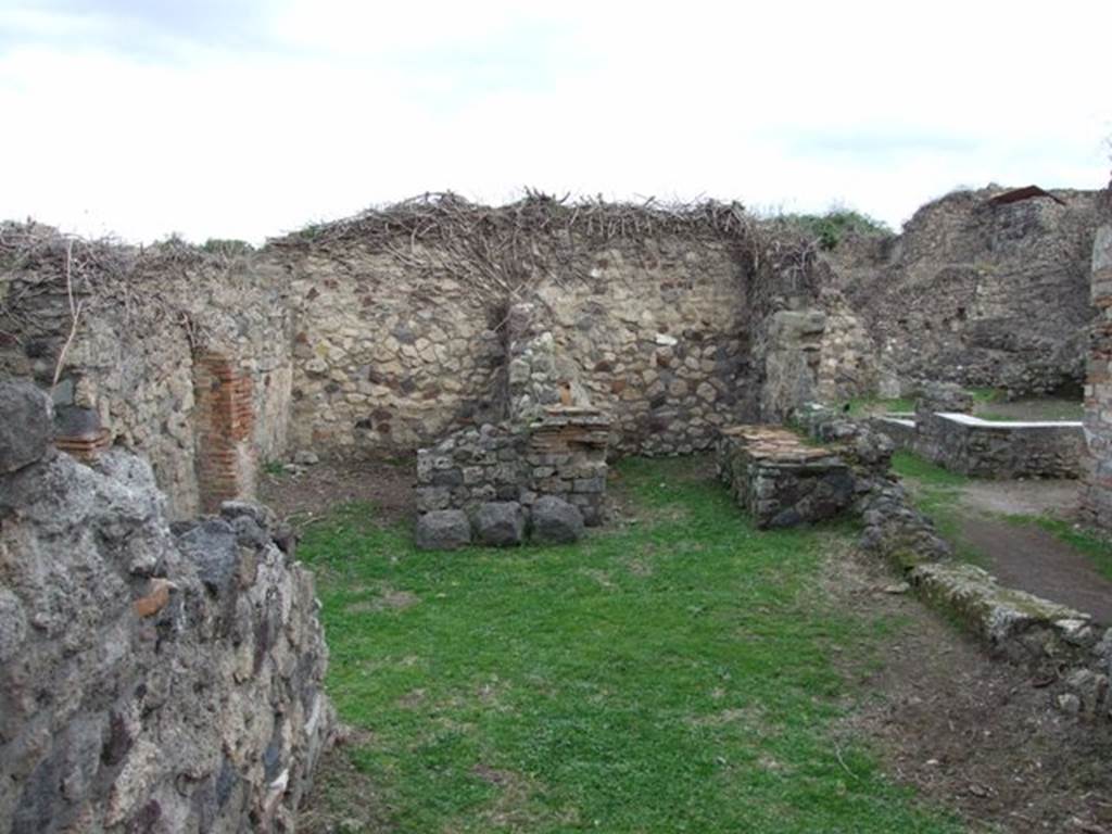 VII.3.39 Pompeii. December 2007. Looking east from entrance towards two small rooms at rear of VII.3.1/2.