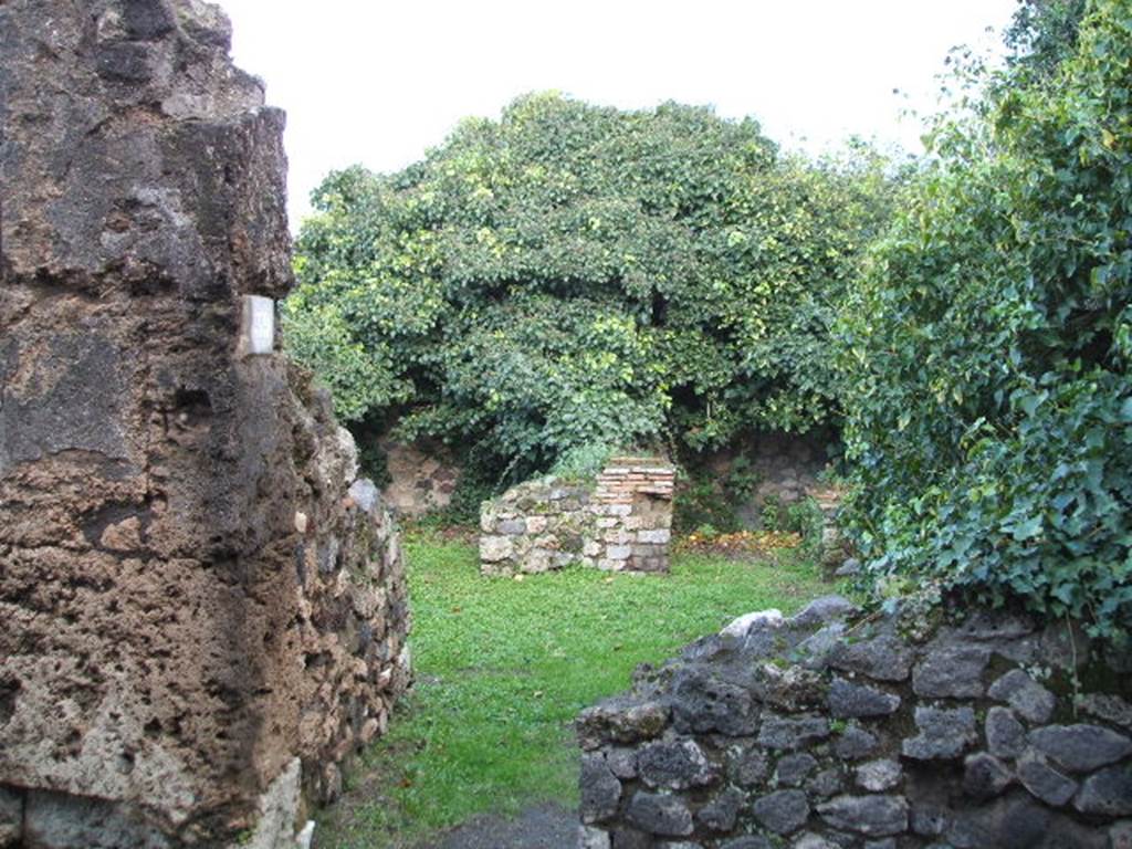 VII.3.39 Pompeii. December 2004. Looking east from entrance towards two small rooms at rear of VII.3.1/2.