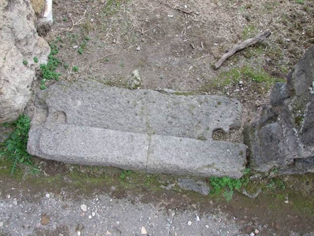 VII.3.39 Pompeii. December 2007. Entrance sill.