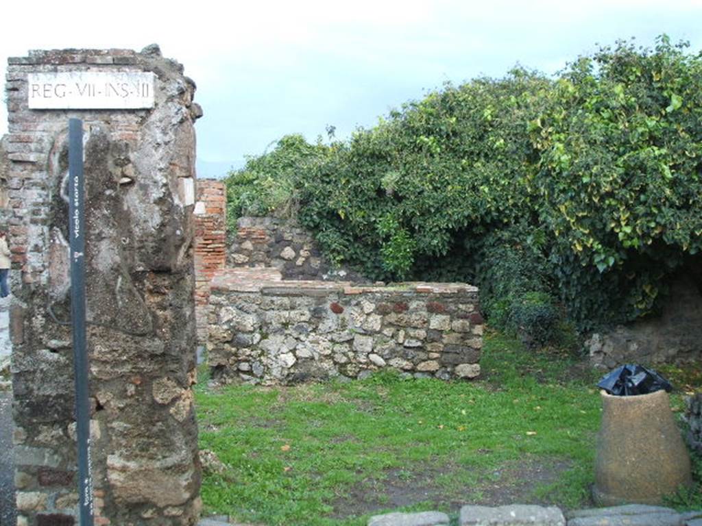 VII.3.40 December 2004. Entrance.