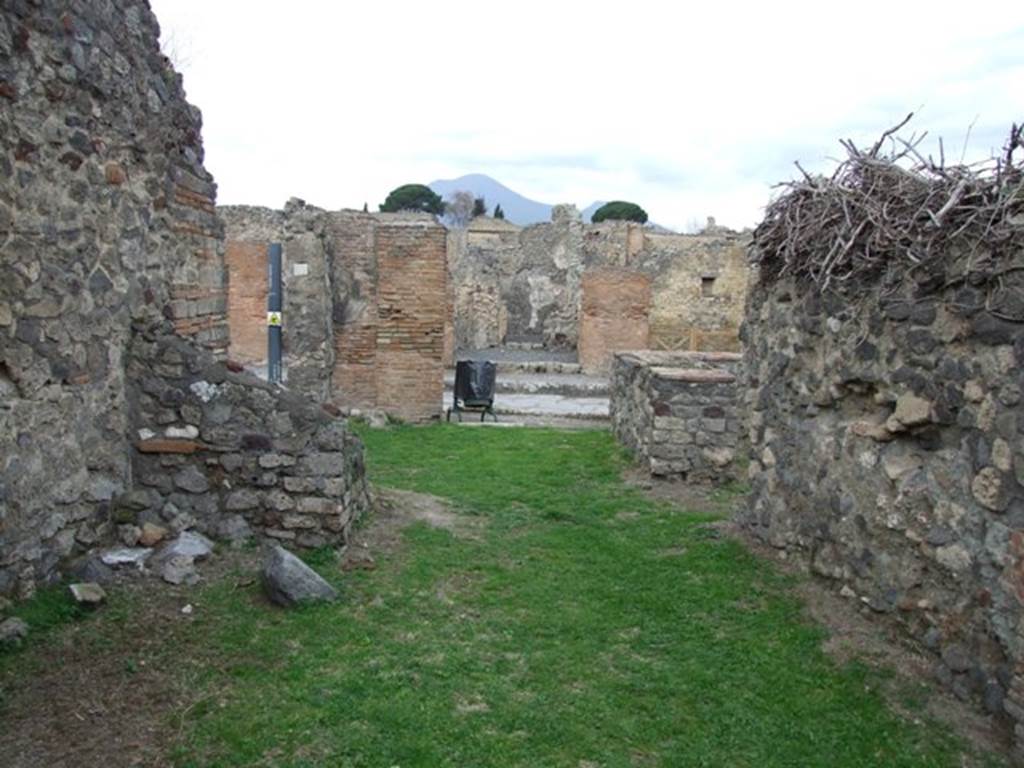 VII.3.40 December 2007. Looking north from rear towards VII.3.40 on left and VII.3.1 in the centre on Via della Fortuna.