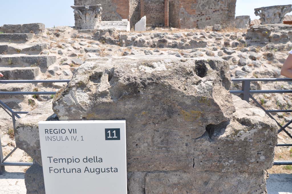 VII.4.1, Pompeii. July 2017. Top of altar, looking east.
Foto Anne Kleineberg, ERC Grant 681269 DÉCOR.