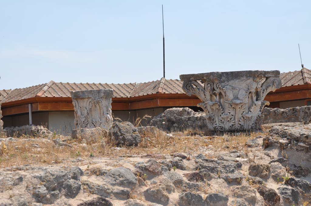 VII.4.1, Pompeii. July 2017. Looking suth-east from upper podium/portico, with capitals.
Foto Anne Kleineberg, ERC Grant 681269 DÉCOR.