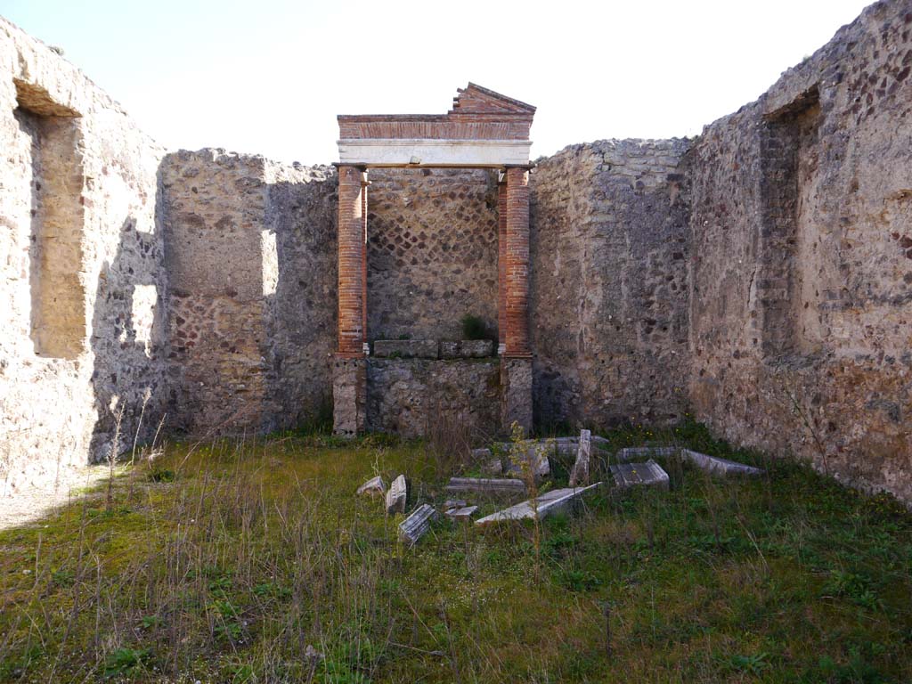 VII.4.1, Pompeii. March 2019. Looking east in cella/sanctuary.
Foto Anne Kleineberg, ERC Grant 681269 DÉCOR.