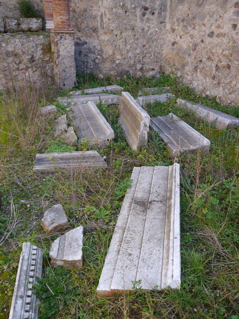 VII.4.1, Pompeii. March 2019. Structural items, frames, cornices, etc., from Temple, in cella.
Foto Anne Kleineberg, ERC Grant 681269 DÉCOR.