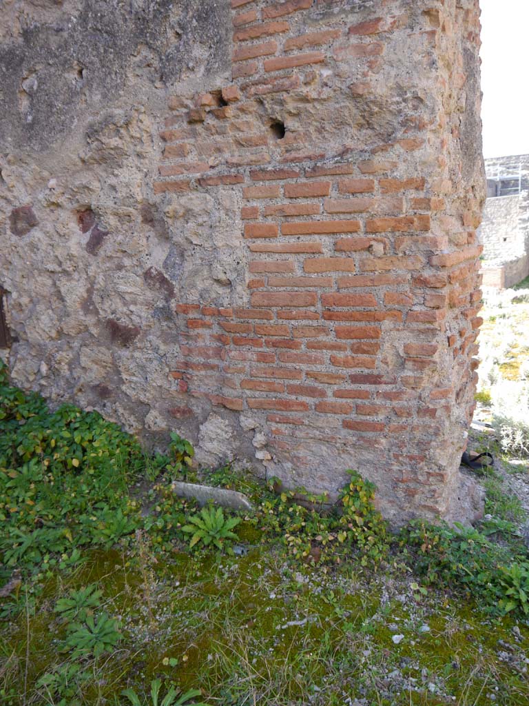 VII.4.1, Pompeii. March 2019. West, interior wall of cella/sanctuary, on south side of entrance doorway.
Foto Anne Kleineberg, ERC Grant 681269 DÉCOR.