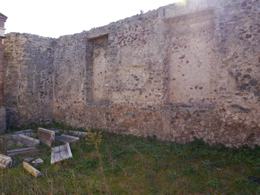 VII.4.1, Pompeii. March 2019. Looking towards south wall of cella/sanctuary, with niches.
Foto Anne Kleineberg, ERC Grant 681269 DÉCOR.