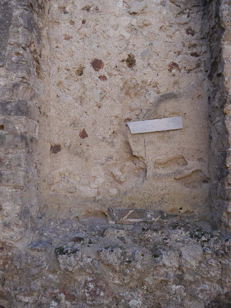 VII.4.1, Pompeii. March 2019. Niche on east end of south wall of cella/sanctuary.
Foto Anne Kleineberg, ERC Grant 681269 DÉCOR.