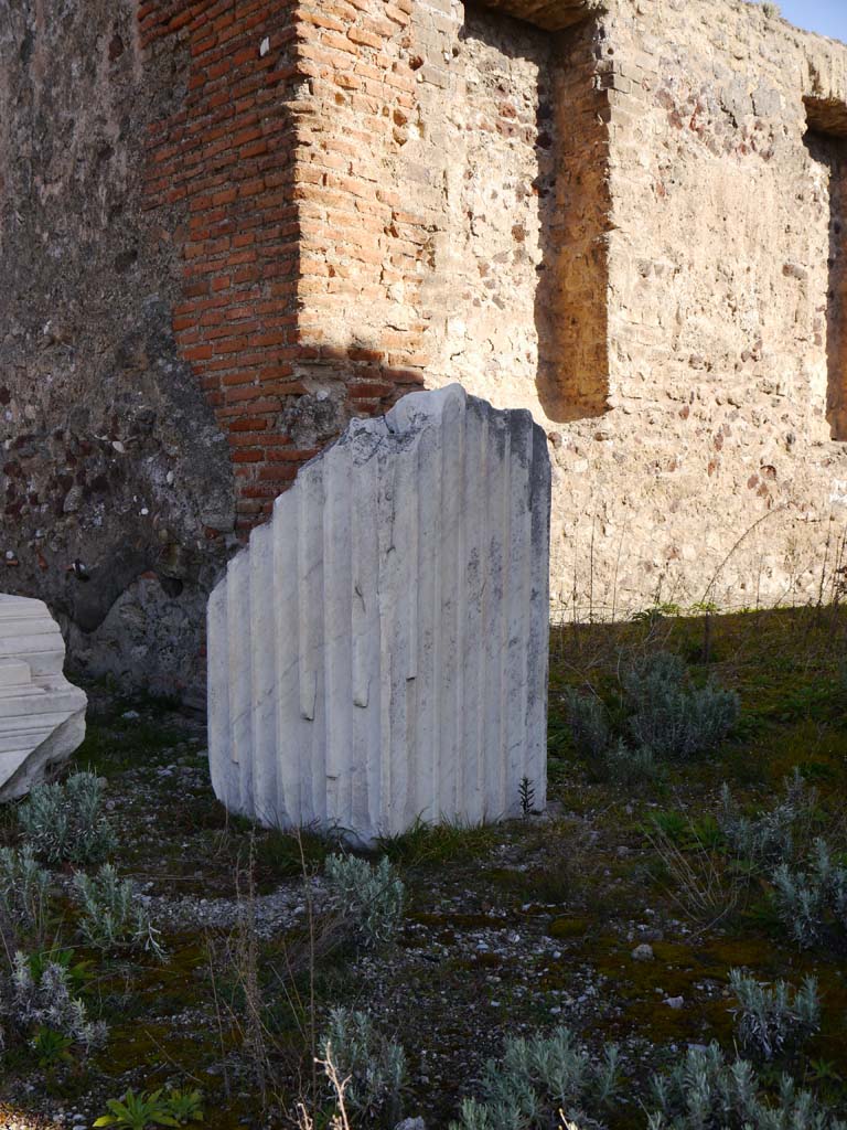 VII.4.1, Pompeii. March 2019. Looking north-east towards north wall of cella, from upper podium/portico.
Foto Anne Kleineberg, ERC Grant 681269 DÉCOR.