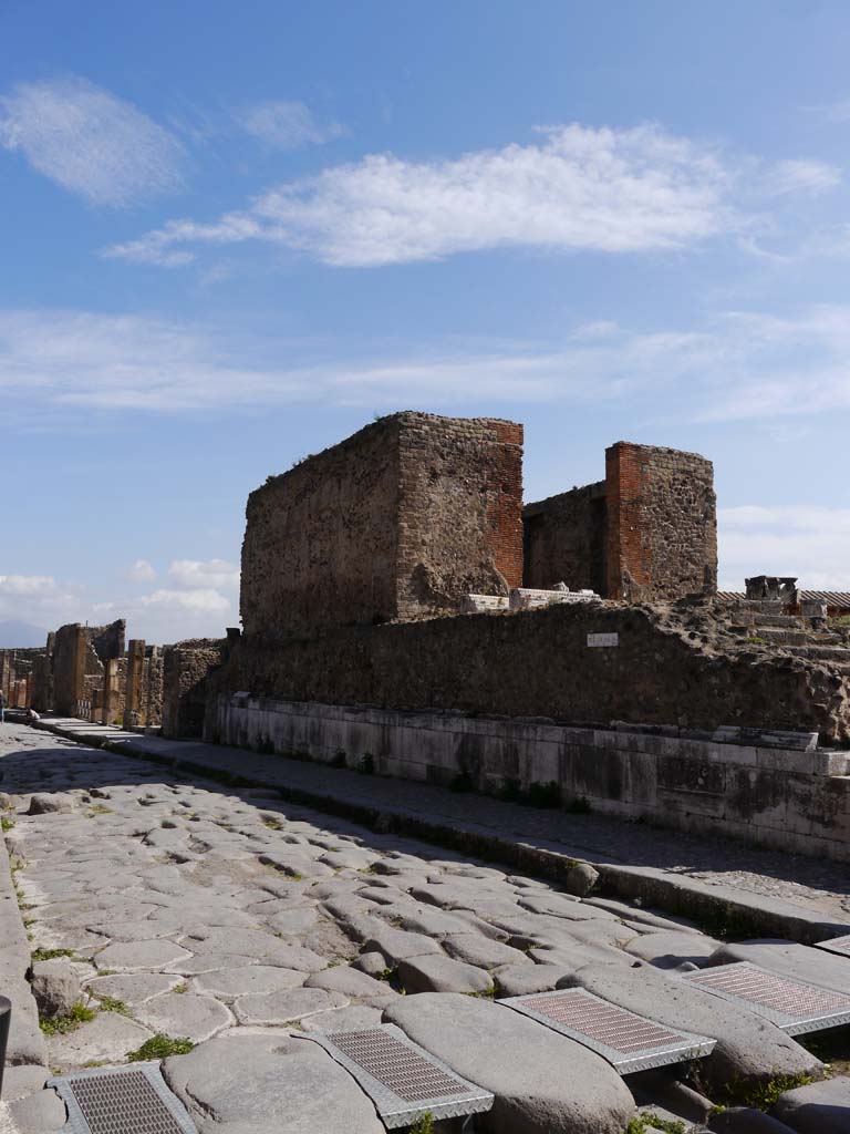 VII.4.1, Pompeii. March 2019. Looking towards north boundary wall, on south side of Via della Fortuna.
Foto Anne Kleineberg, ERC Grant 681269 DÉCOR.