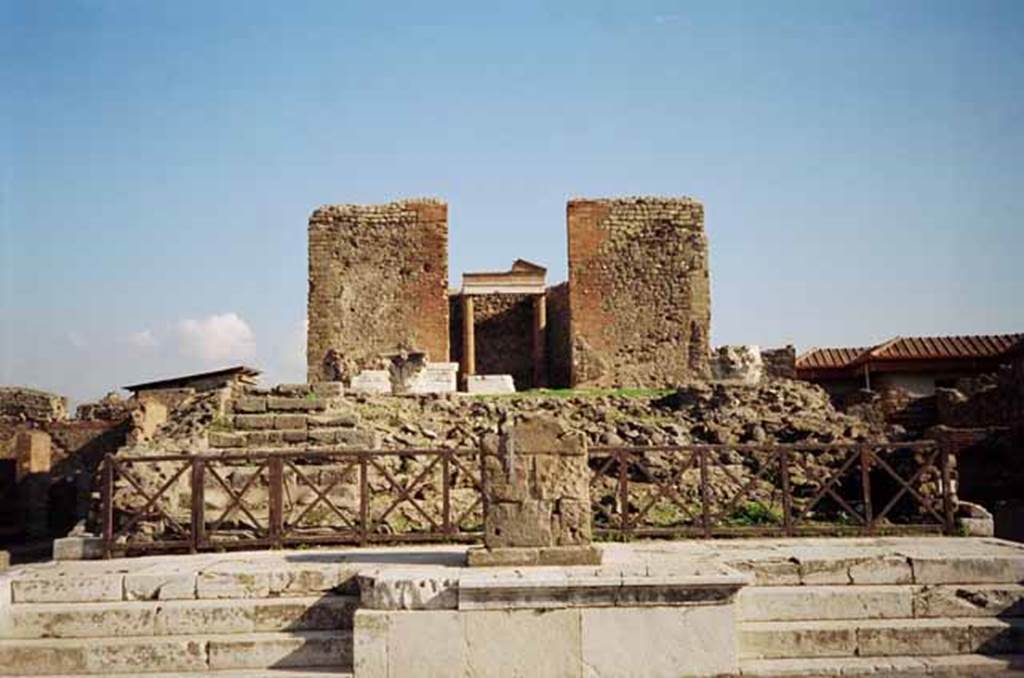 VII.4.1 Pompeii. May 2010.  Looking east from Via del Foro.