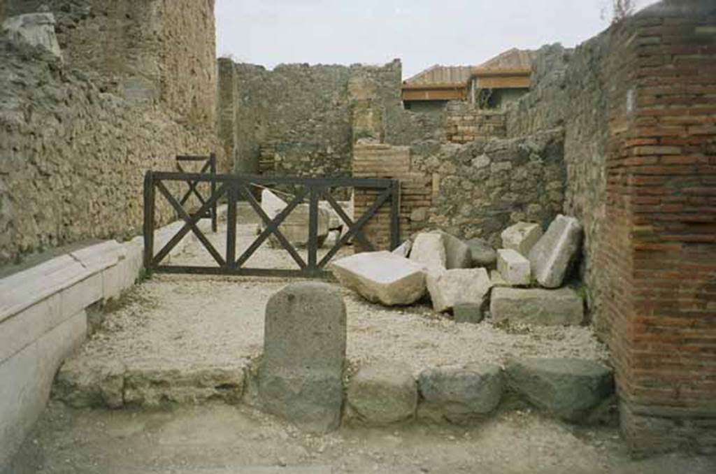 VII.4.2 Pompeii. June 2010. Looking east from Via del Foro. Photo courtesy of Rick Bauer.