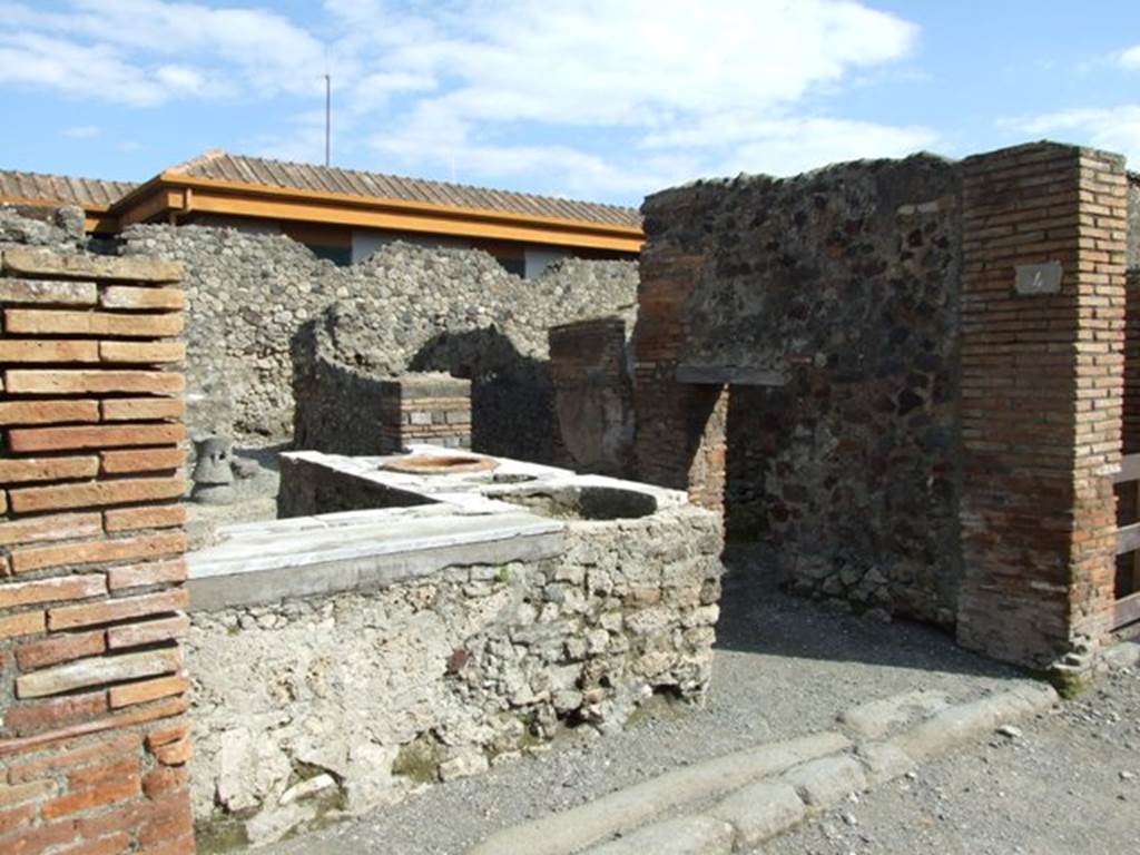 VII.4.4 Pompeii. March 2009. Entrance on Via Foro.