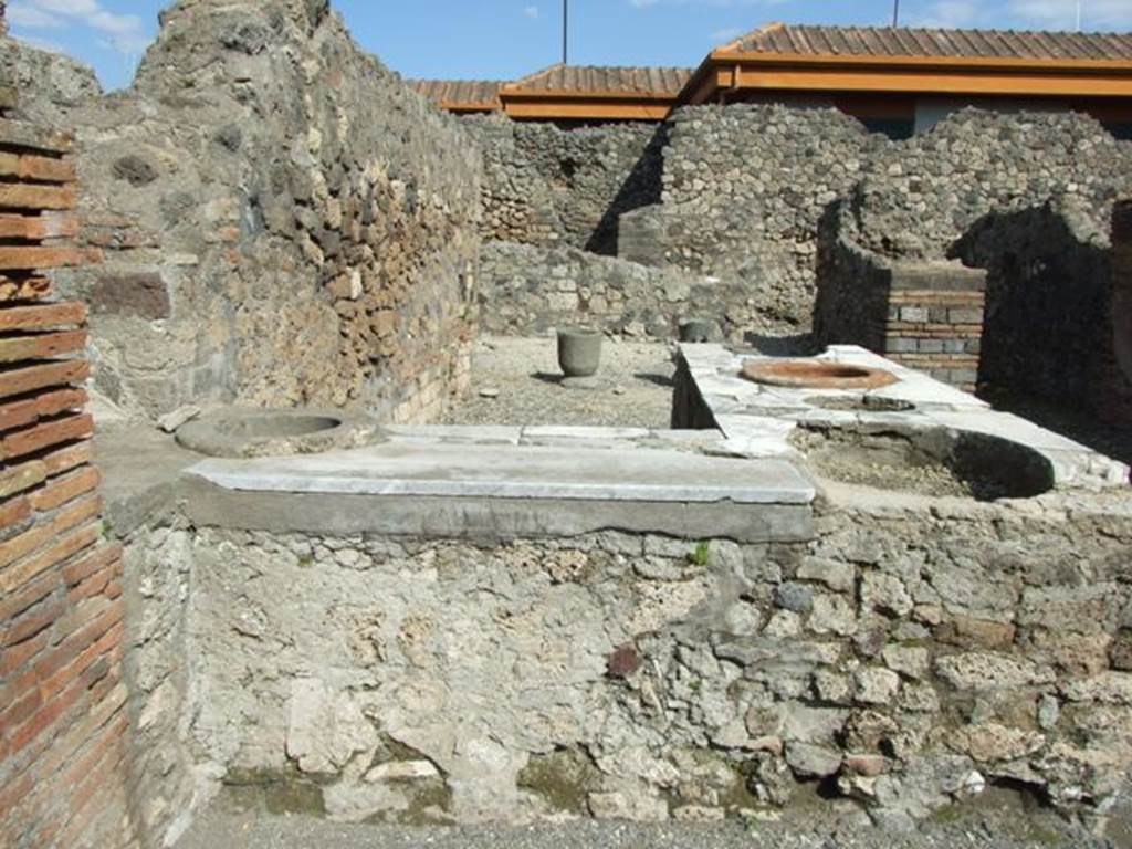 VII.4.4 Pompeii. March 2009. Two sided counter, with remains of three large urns and one small one.