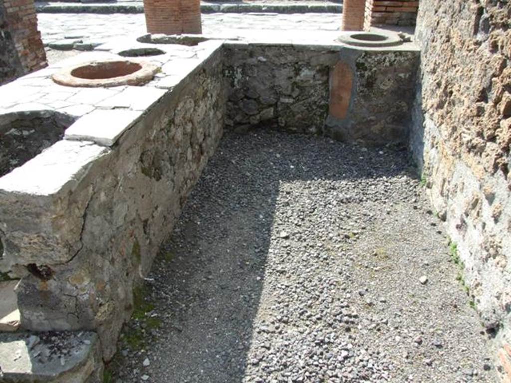 VII.4.4 Pompeii. March 2009. Rear of counter.