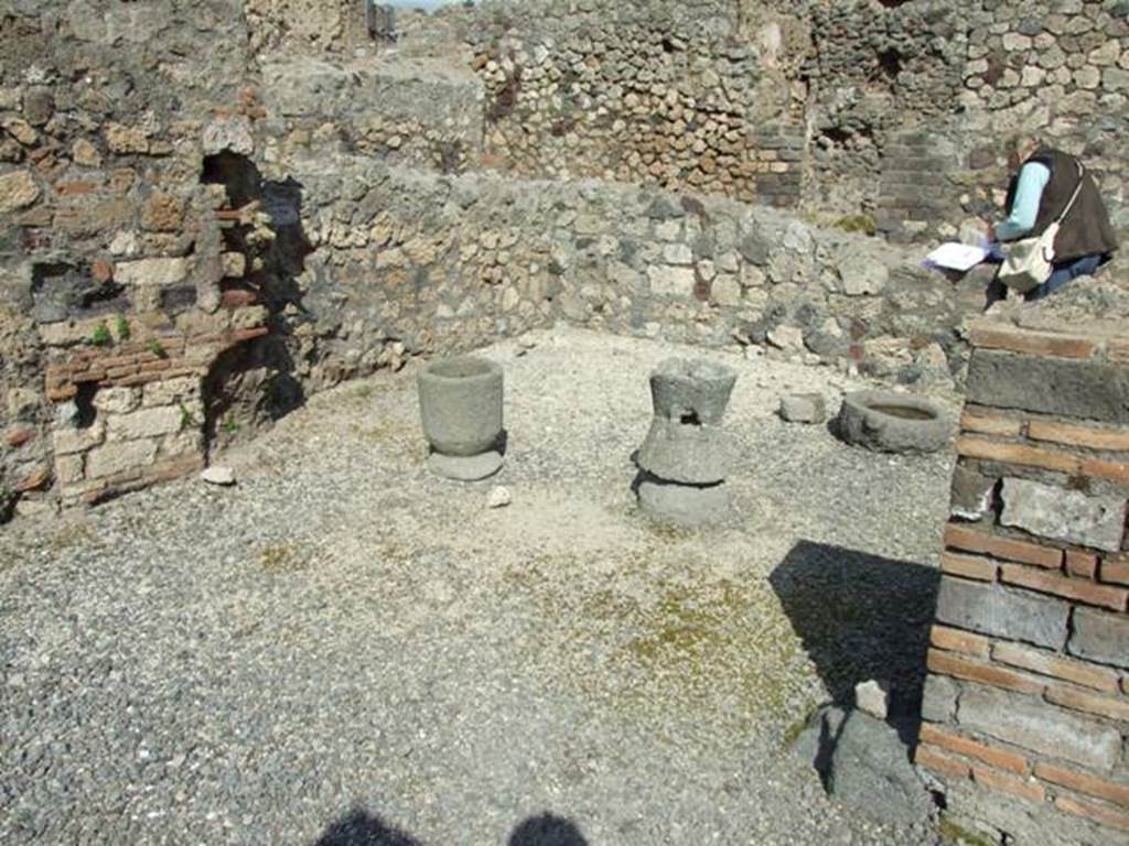 VII.4.4 Pompeii. March 2009. Large room on rear east side of thermopolium.