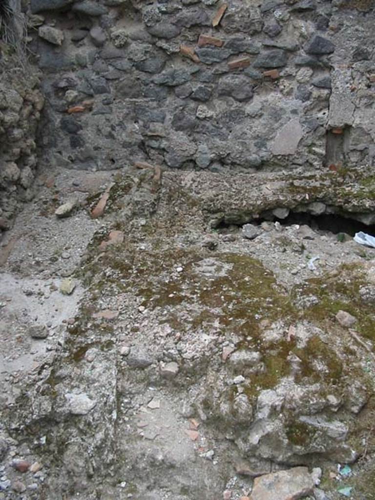VII.4.4 Pompeii. May 2003. Looking east into kitchen, with bench along the north side. Photo courtesy of Nicolas Monteix.