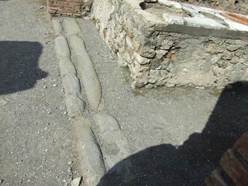 VII.4.4 Pompeii. March 2009. Sill or threshold.