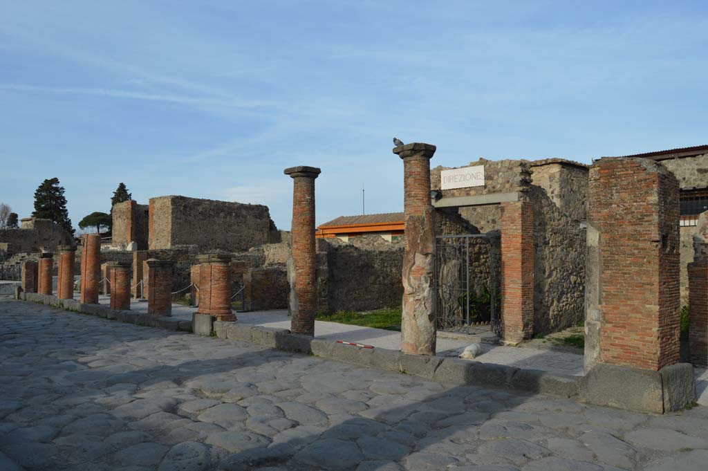 Via del Foro, east side, Pompeii. March 2019.
Looking north-east along length of portico, from pilaster/column at south end, on right, outside of VII.4.11.
Foto Taylor Lauritsen, ERC Grant 681269 DÉCOR.
