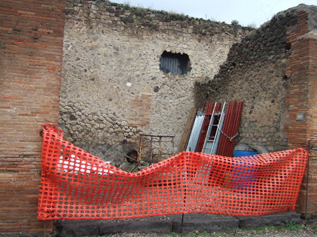 VII.4.19 Pompeii. December 2005. Shop room, under renovation.