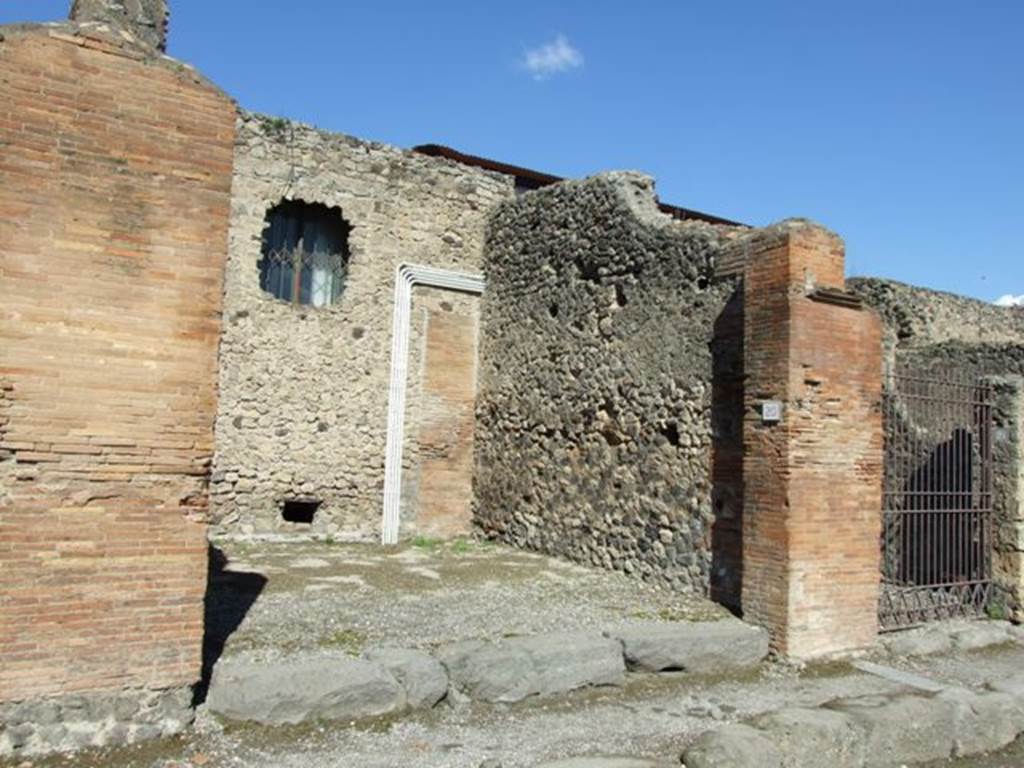 VII.4.20 Pompeii. March 2009. Entrance on Via degli Augustali.
