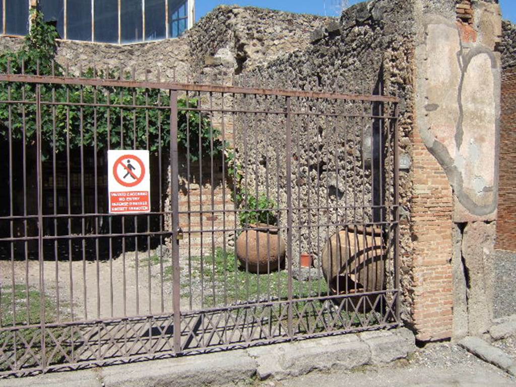 VII.4.22 Pompeii. September 2005. Entrance
