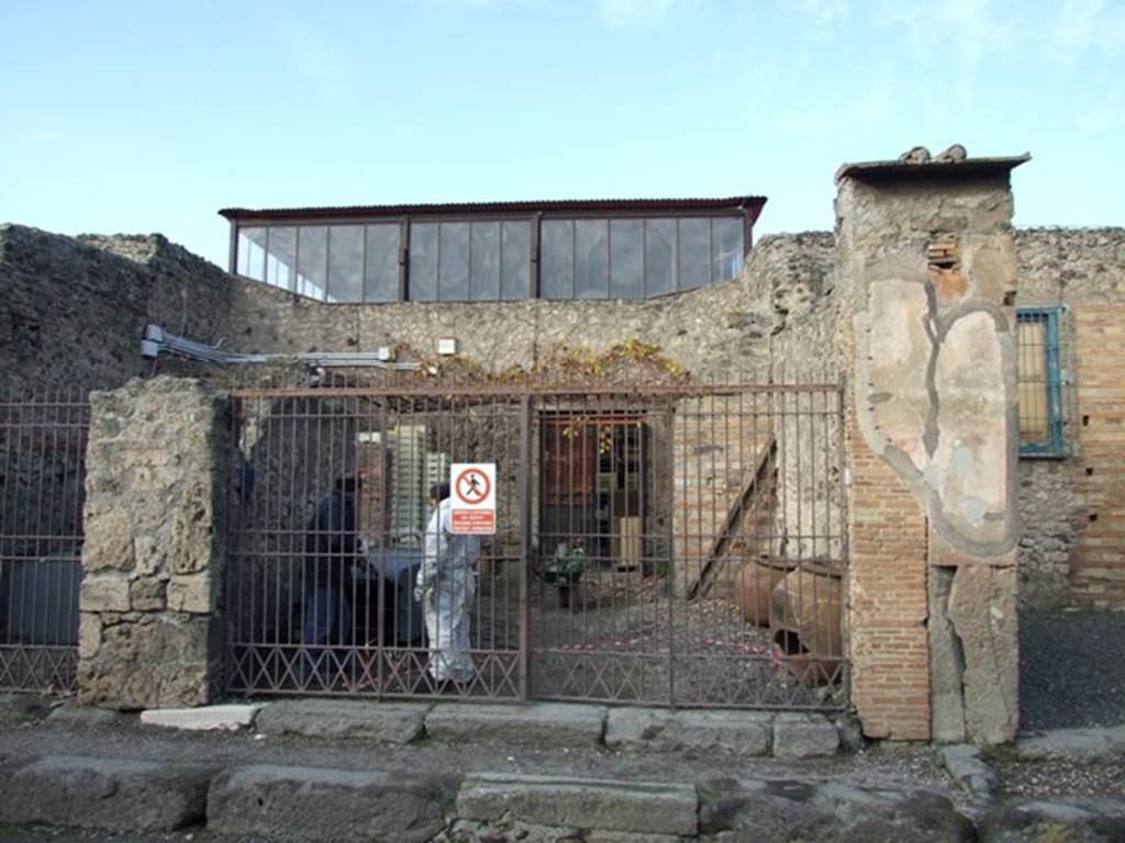VII.4.22 Pompeii. December 2007