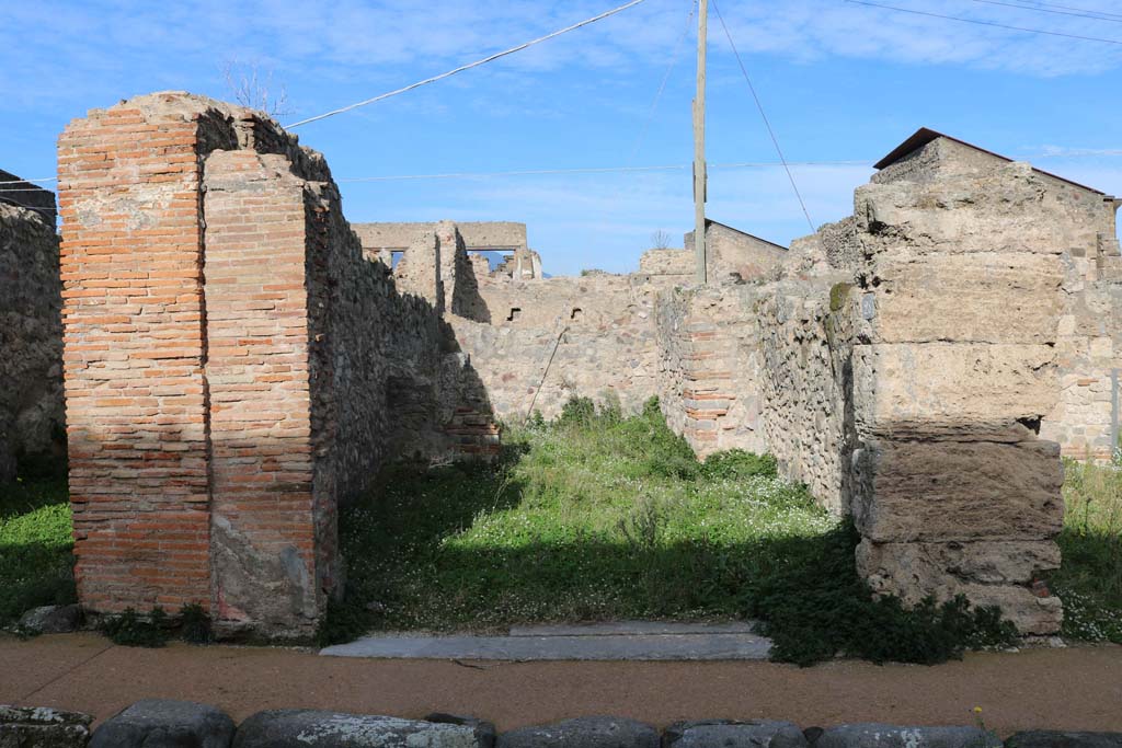 VII.4.28 Pompeii. December 2018.
Looking north towards entrance doorway to shop-room, and rear room. Photo courtesy of Aude Durand.
According to Fiorelli, this shop had a rear room containing a hearth, latrine and against the rear wall was a staircase to upper floor.
See Pappalardo, U., 2001. La Descrizione di Pompei per Giuseppe Fiorelli (1875). Napoli: Massa Editore. (p.90).