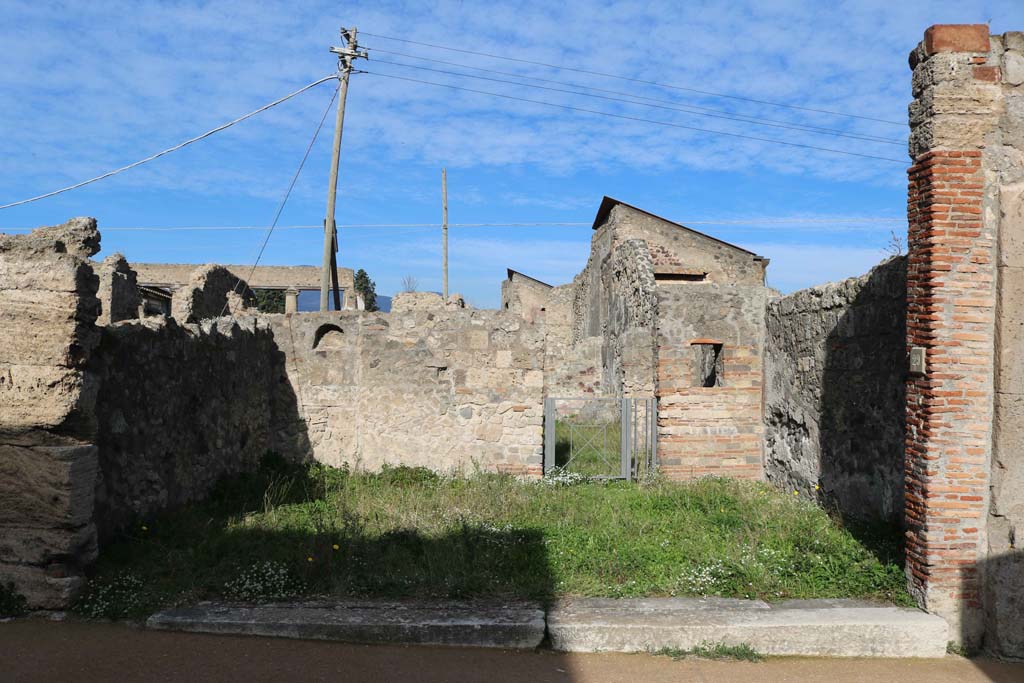 VII.4.29 Pompeii. December 2018. Looking north towards entrance doorway. Photo courtesy of Aude Durand.