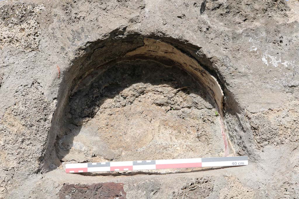 VII.4.29 Pompeii. December 2018. Detail of niche in north wall of shop-room. Photo courtesy of Aude Durand.