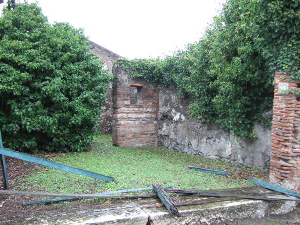 VII.4.29 Pompeii. December 2005. Looking north across shop to rear.