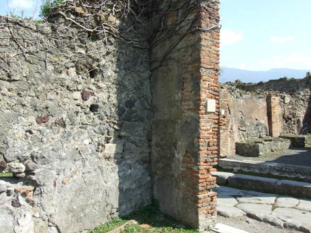 VII.4.29 Pompeii. March 2009. East wall of shop.