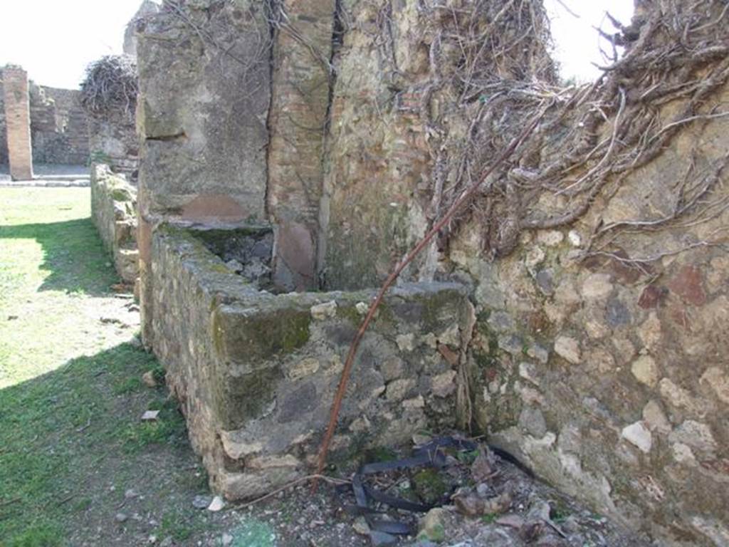 VII.4.29 Pompeii. March 2009. Tub or basin on west side of corridor.