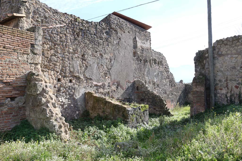 VII.4.29 Pompeii. December 2018.
Looking towards east wall of VII.4.29, from south-east corner of VII.4.57 (?). Photo courtesy of Aude Durand.