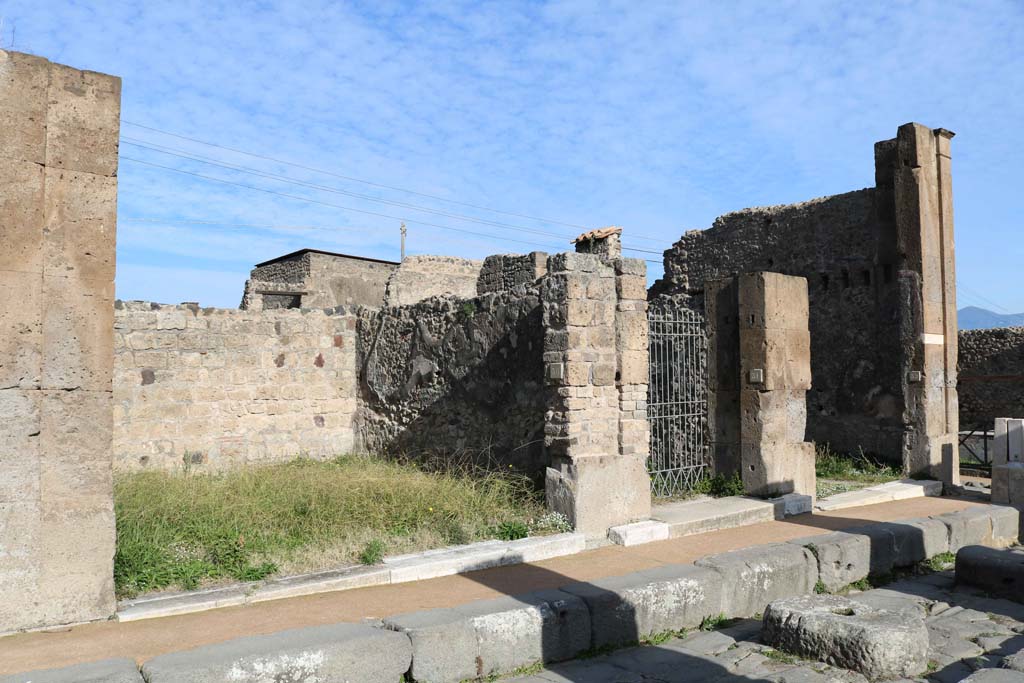 VII.4.30 Pompeii. December 2018.
Looking towards shop doorway on north side of Via degli Augustali. Photo courtesy of Aude Durand.