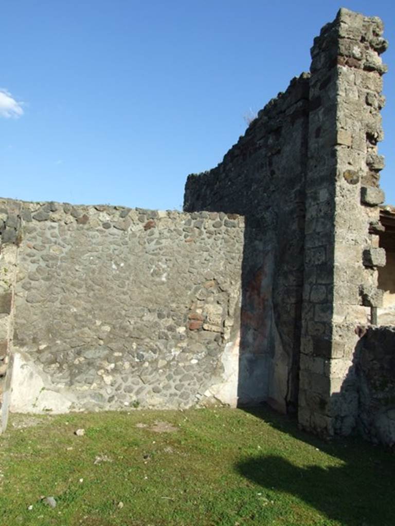 VII.4.31 Pompeii. March 2009. Room 28. East wall with bricked up Niche. Looking east.