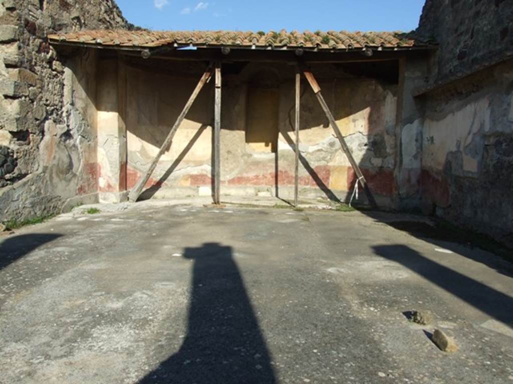 VII.4.31 Pompeii. March 2009. Room 29. Apsidal Exedra. Looking east.