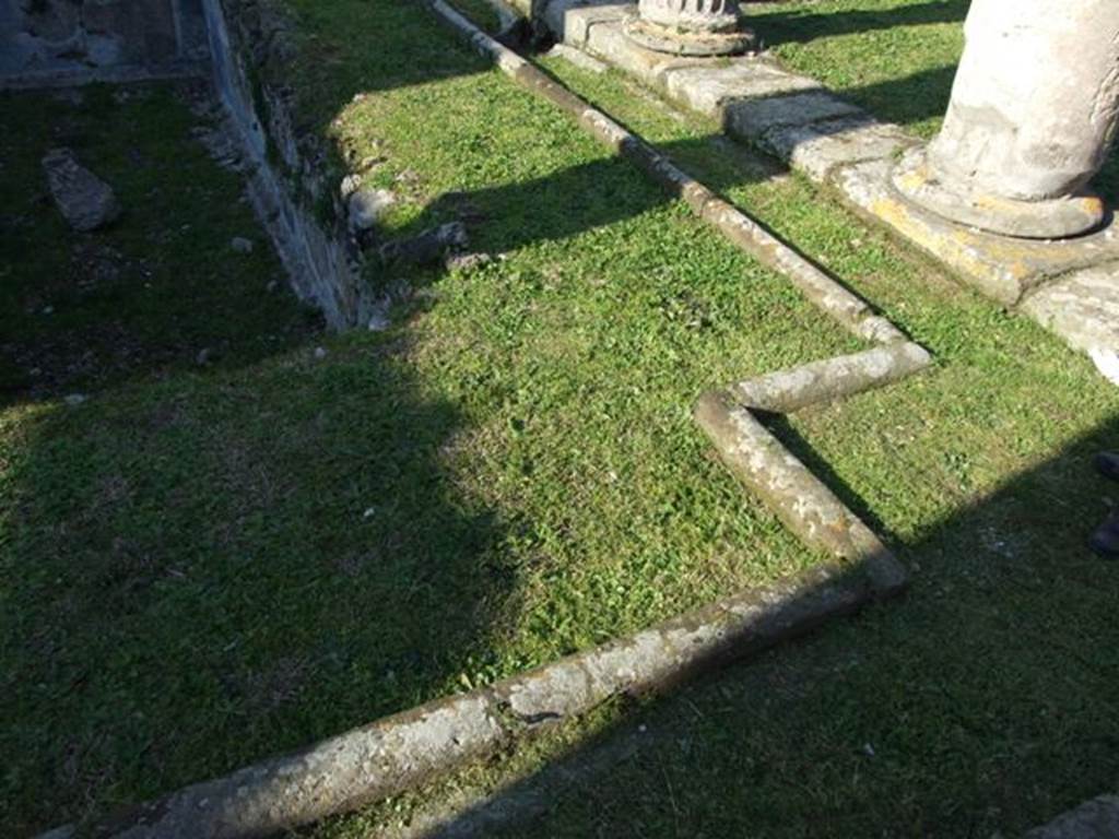VII.4.31 Pompeii. March 2009. Middle Peristyle. South east corner.