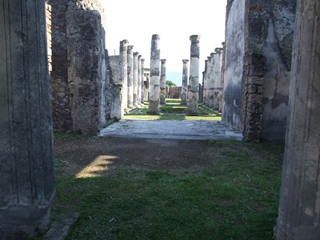 VII.4.31 Pompeii. March 2009. Looking south through Room 23, towards Middle Peristyle.
