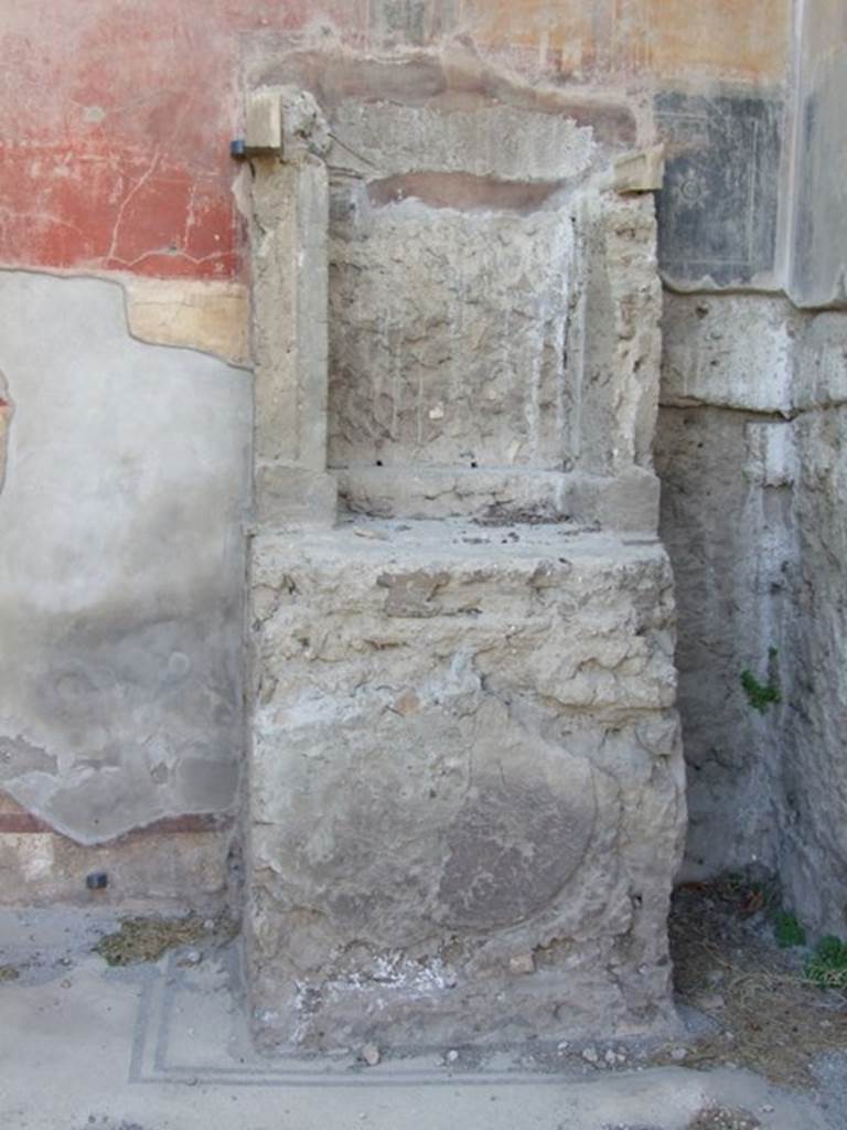 VII.4.31 Pompeii. March 2009. Room 6, lararium against west wall.
On the front of the base there is an impression of a round plaque in the plaster. This must have once decorated it.
