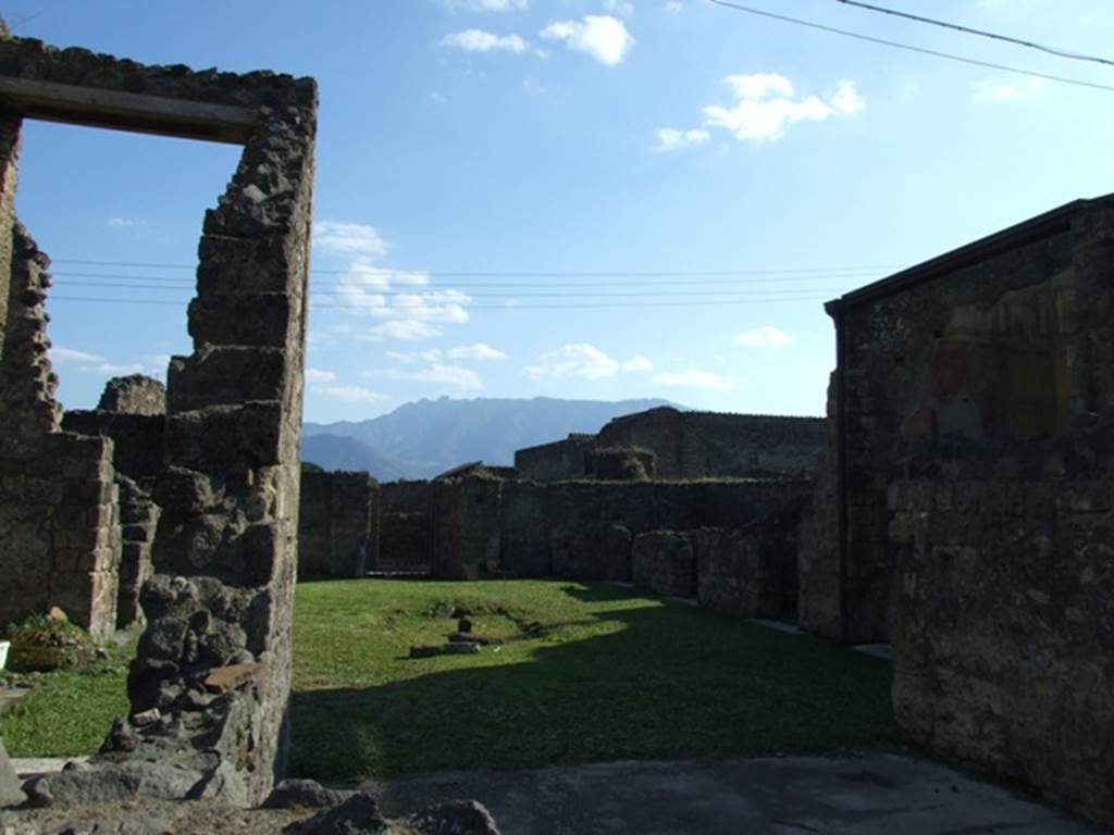 VII.4.31 Pompeii. March 2009. Looking south through Tablinum into the Atrium.
