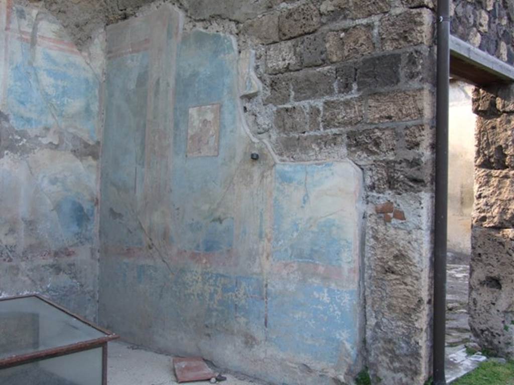 VII.4.31 Pompeii. March 2009. Room 18. Exedra. North wall.
