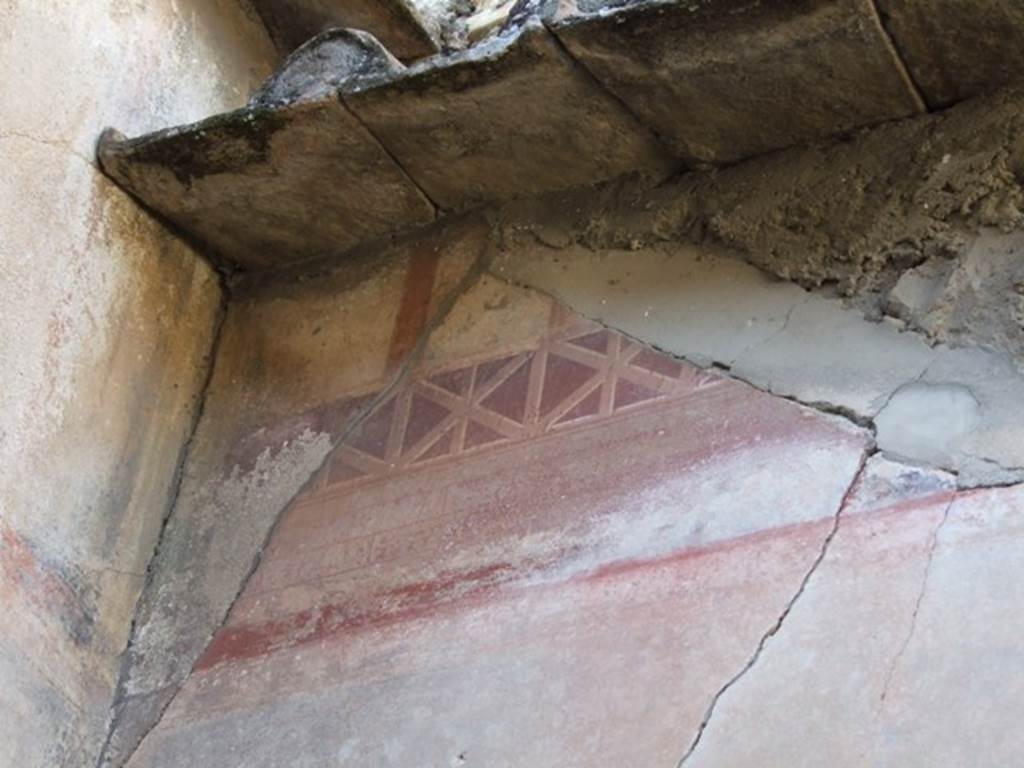 VII.4.31 Pompeii. March 2009. Room 21, remains of painted wall decoration on north wall of triclinium.